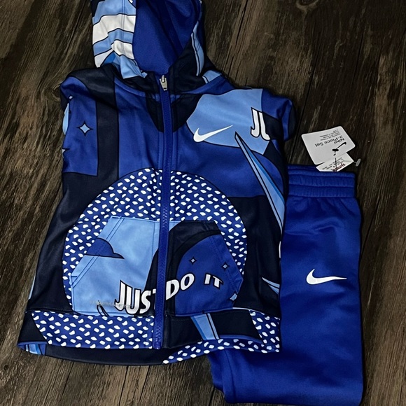 Nike Toddler Boy Multi-Color Hoodie and Jogger Collection - Picture 3 of 11